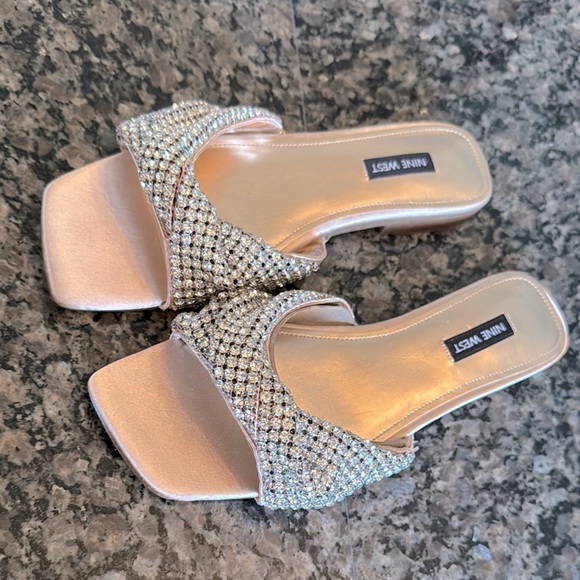 Nine West embellished square toe Gold and Silver Women's slide Sandals 7.5 NWOT - Picture 3 of 11